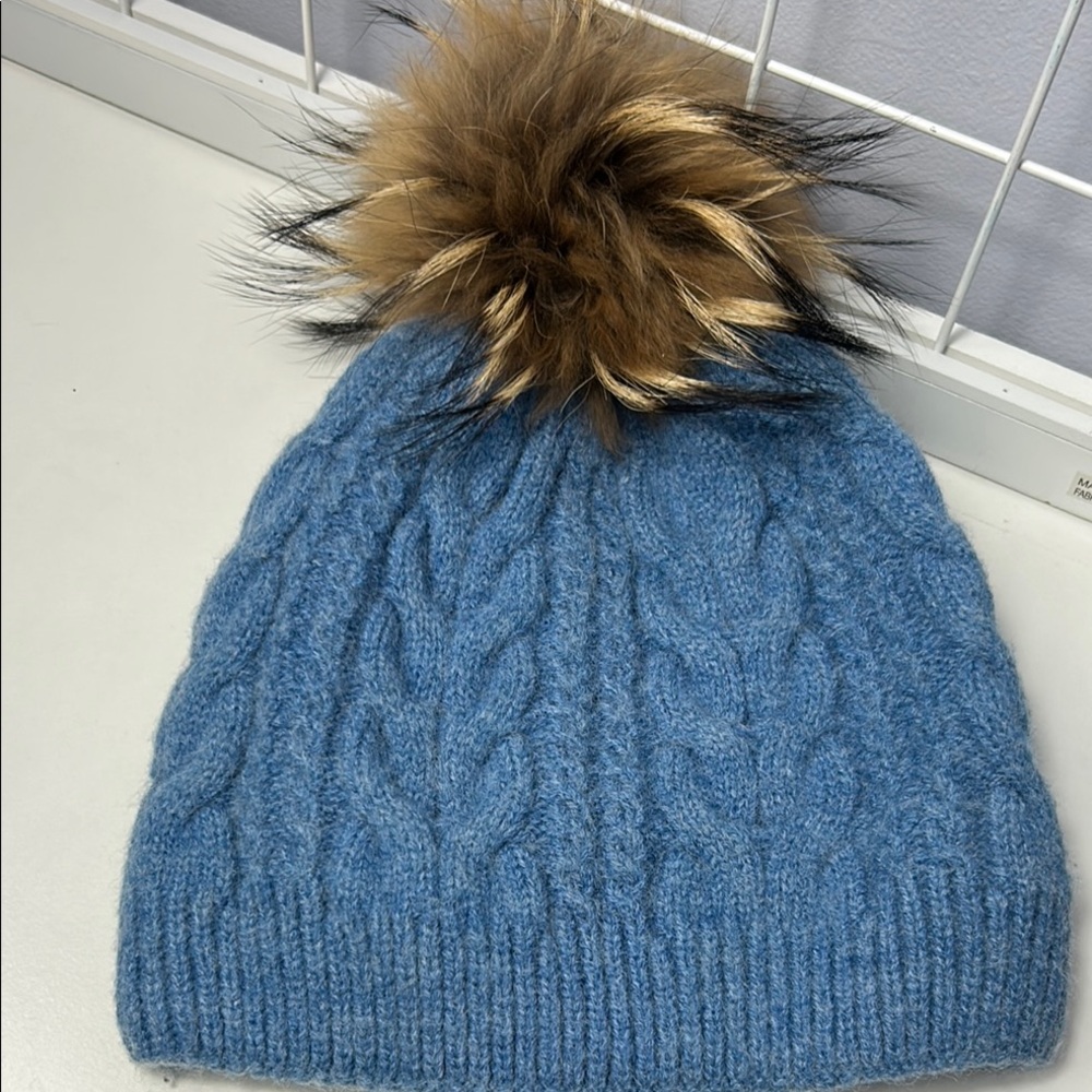 Stylish Blue Knit Beanie with Faux Fur Pom-Pom